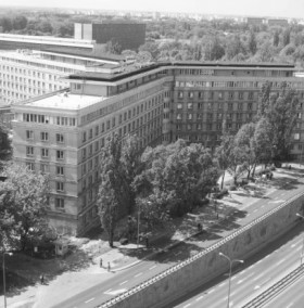 Zdjęcie siedziby Głównego Urzędu Statystycznego w Warszawie, przy al. Niepodległości 208