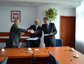 Na zdjęciu: prof. dr hab. Janusz Witkowski, prof. dr hab. Czesław Domański, dr Zdobysław Kuleszyński